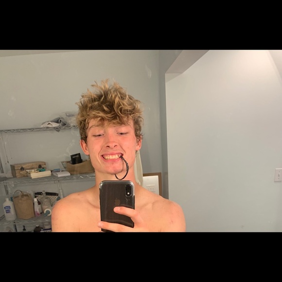 Meet your Posher, Kobi - Picture 3 of 5